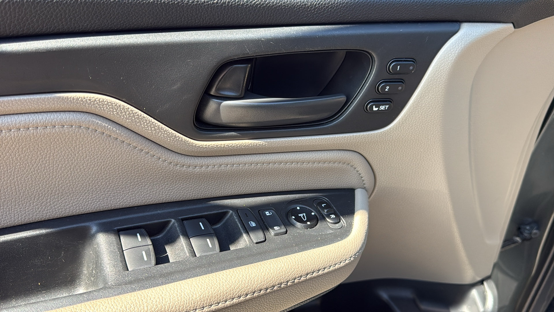 Used 2018 Honda Odyssey Touring image 11