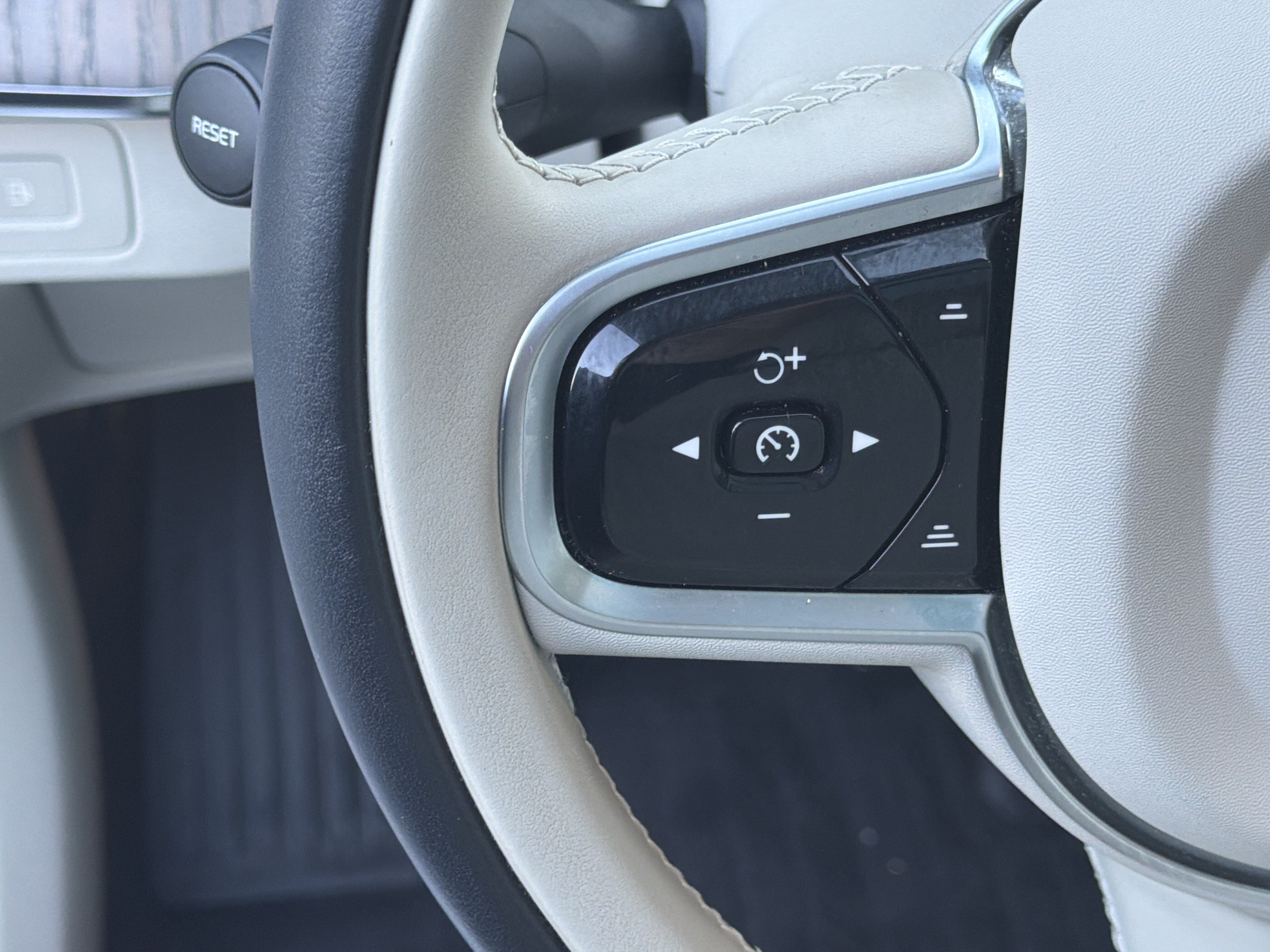 Certified 2024 Volvo XC90 T8 Plus w/ Protection Package Premier AWD/4WD image 19