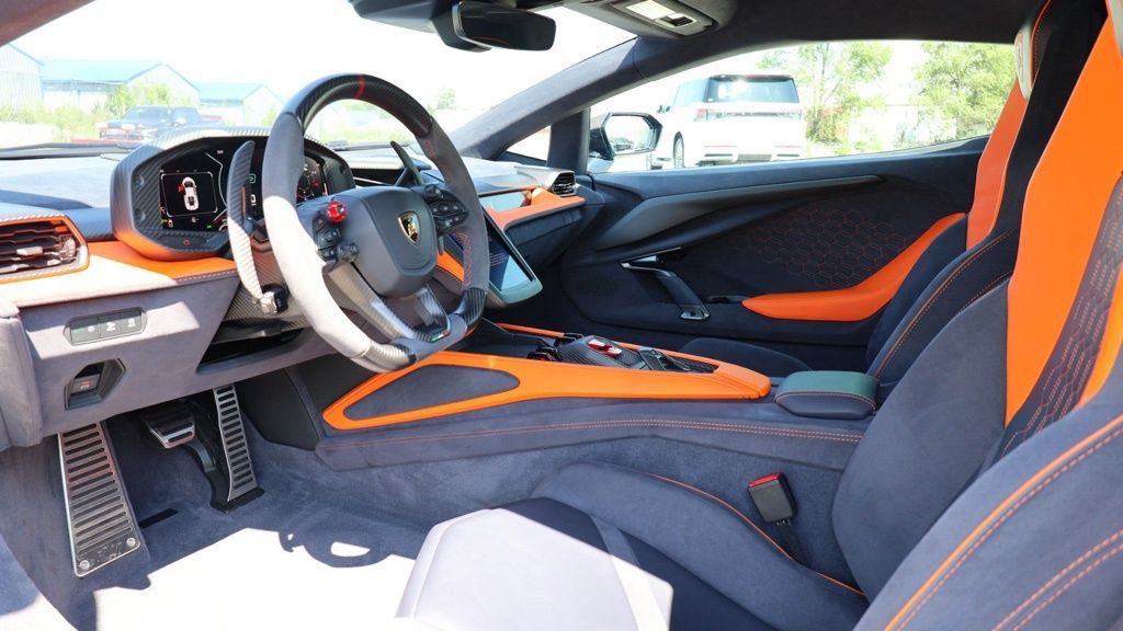 Used 2024 Lamborghini Revuelto AWD/4WD image 10