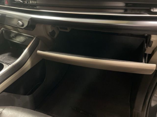 Used 2025 Kia Carnival image 64