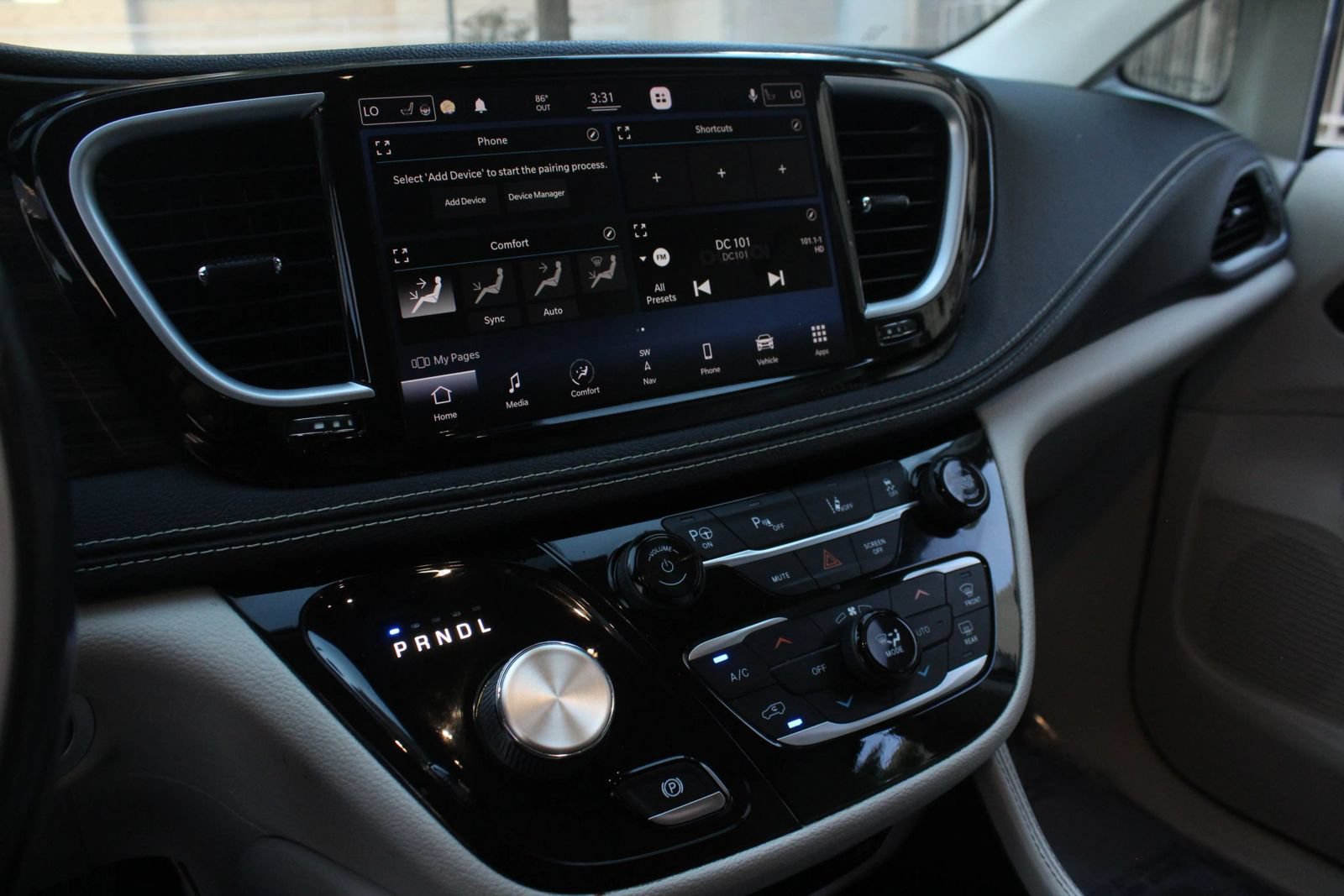 Used 2021 Chrysler Pacifica Limited w/ Uconnect Theater Family Group FWD image 32