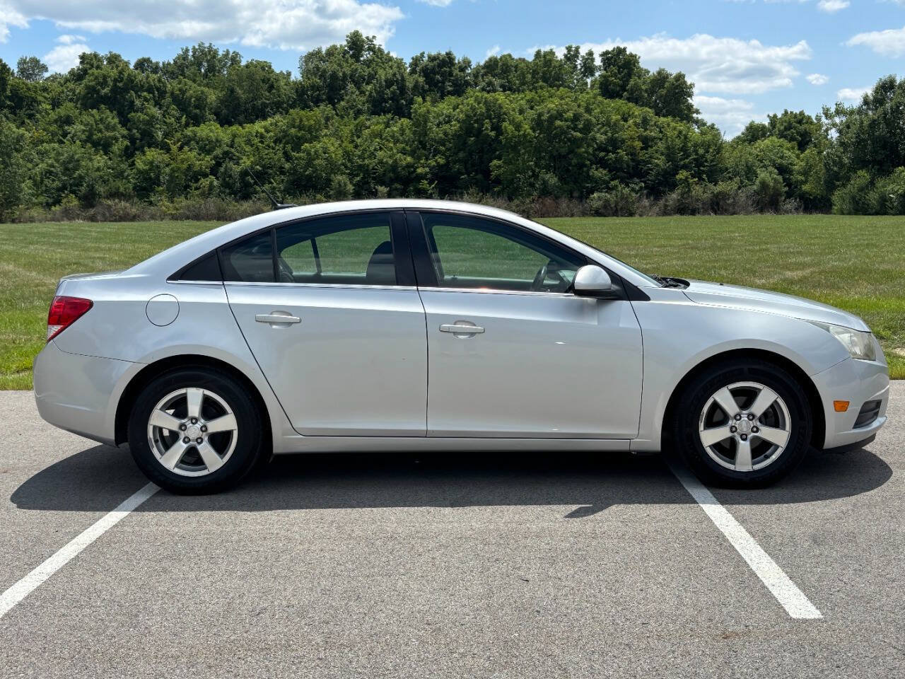 Used 2013 Chevrolet Cruze LT FWD image 2
