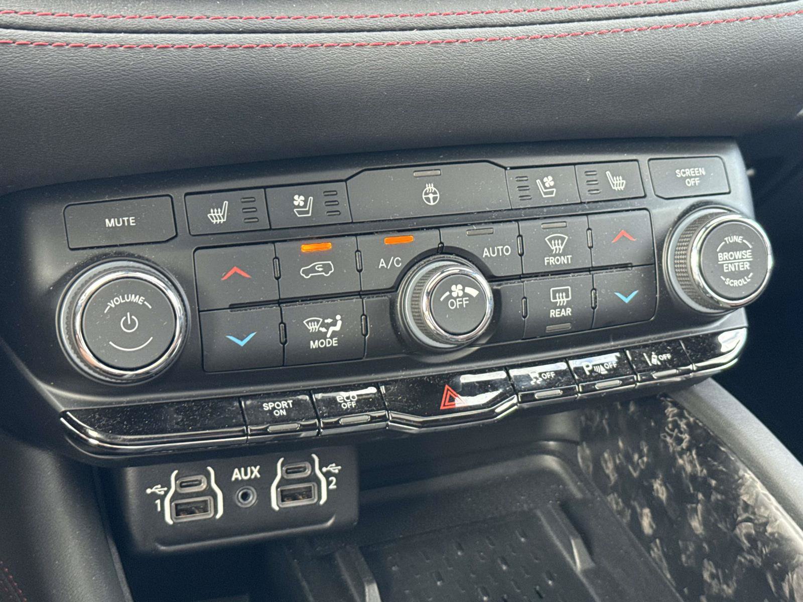 Used 2025 Dodge Durango R/T AWD/4WD image 16