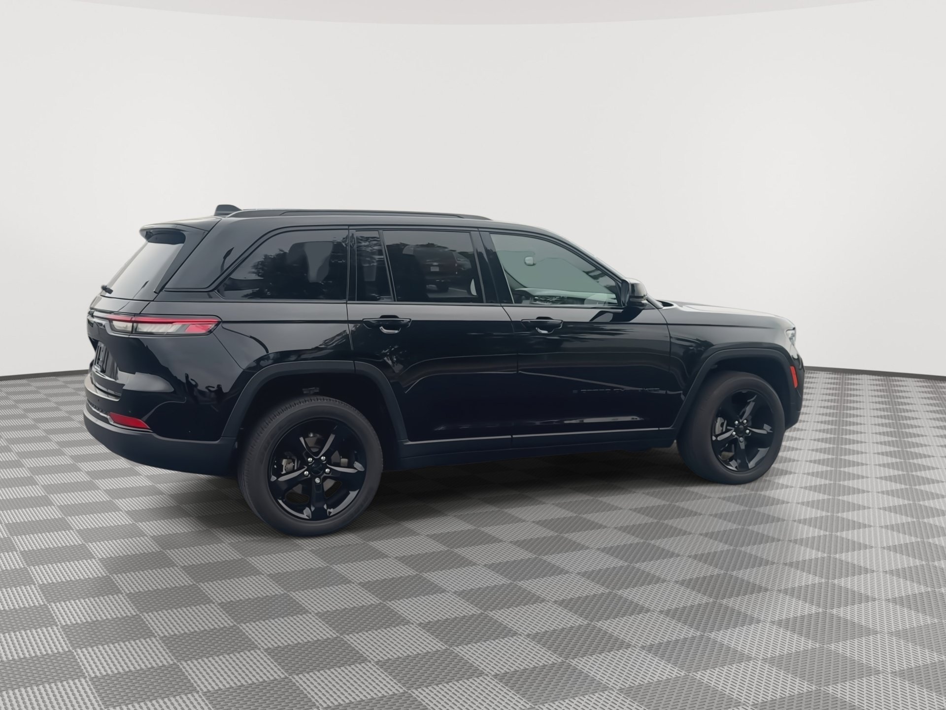 Used 2023 Jeep Grand Cherokee Altitude AWD/4WD image 8