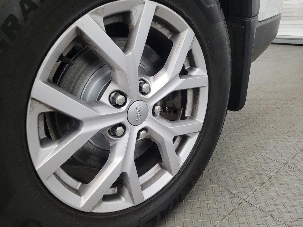 Used 2021 Jeep Grand Cherokee L Limited AWD/4WD image 31