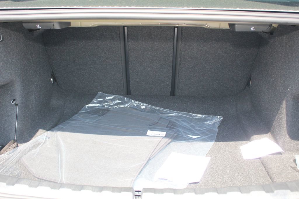 New 2026 BMW 330i Sedan w/ M Sport Package image 8