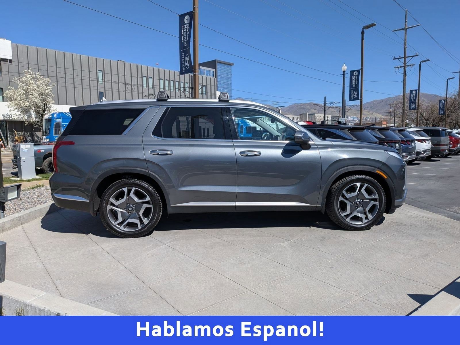 Used 2023 Hyundai Palisade Limited image 2