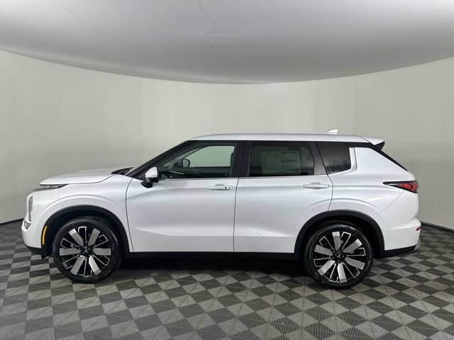 New 2026 Mitsubishi Outlander SE AWD/4WD image 3