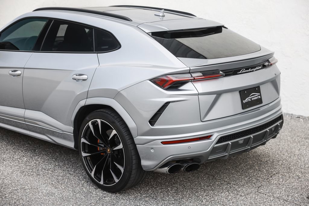 Used 2020 Lamborghini Urus AWD/4WD image 16