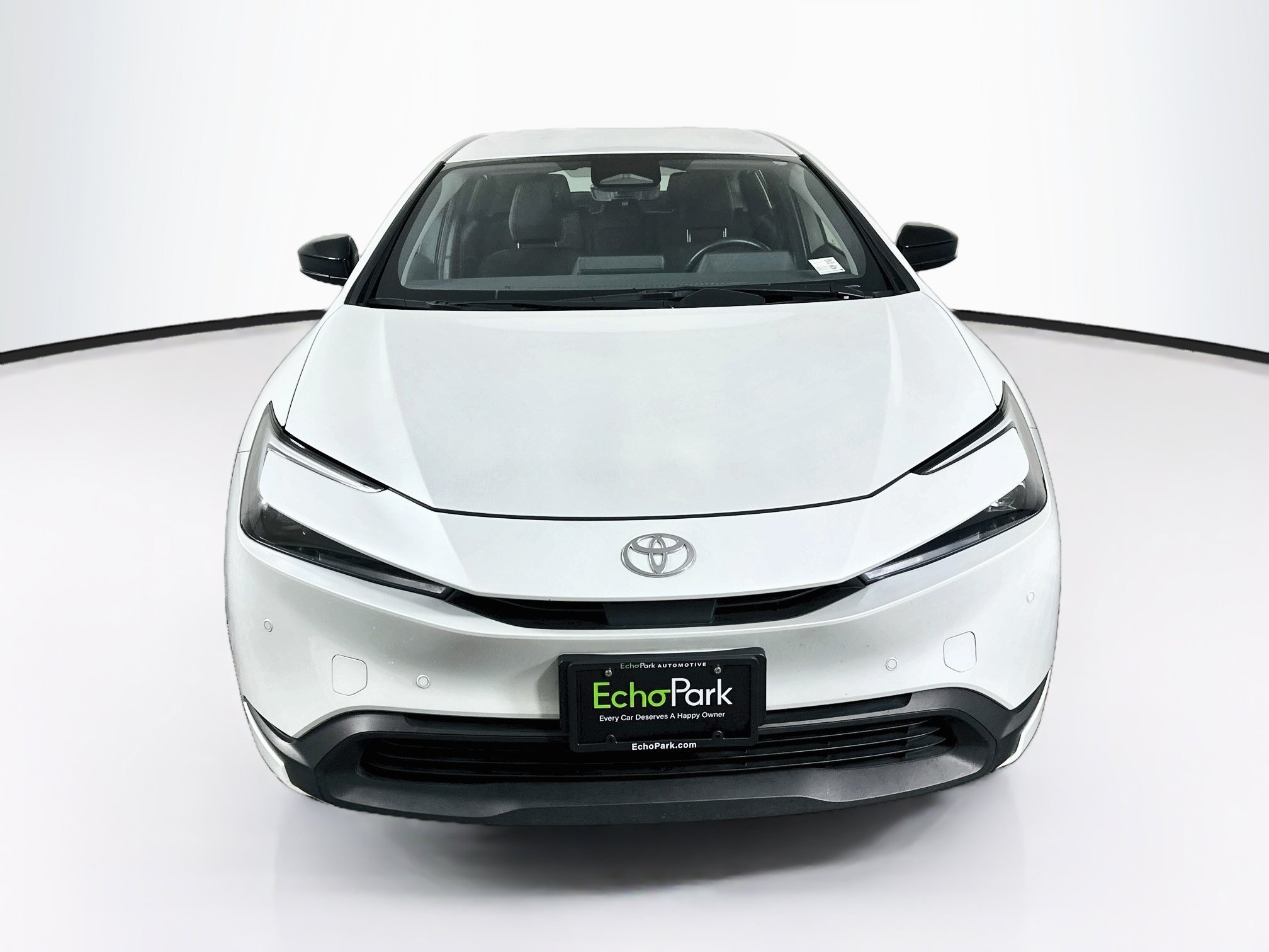 Used 2025 Toyota Prius LE FWD image 2