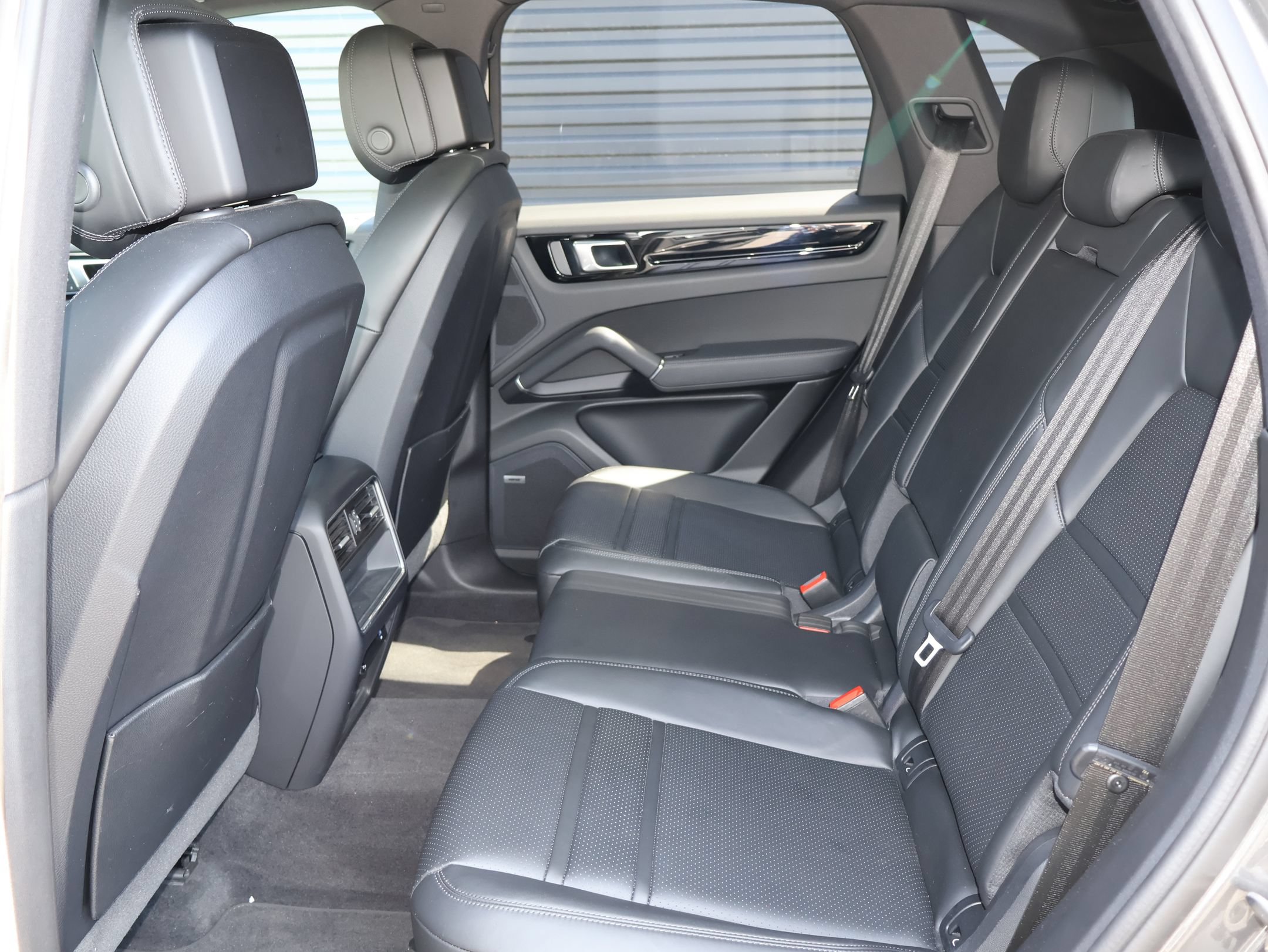 Used 2023 Porsche Cayenne AWD/4WD image 24