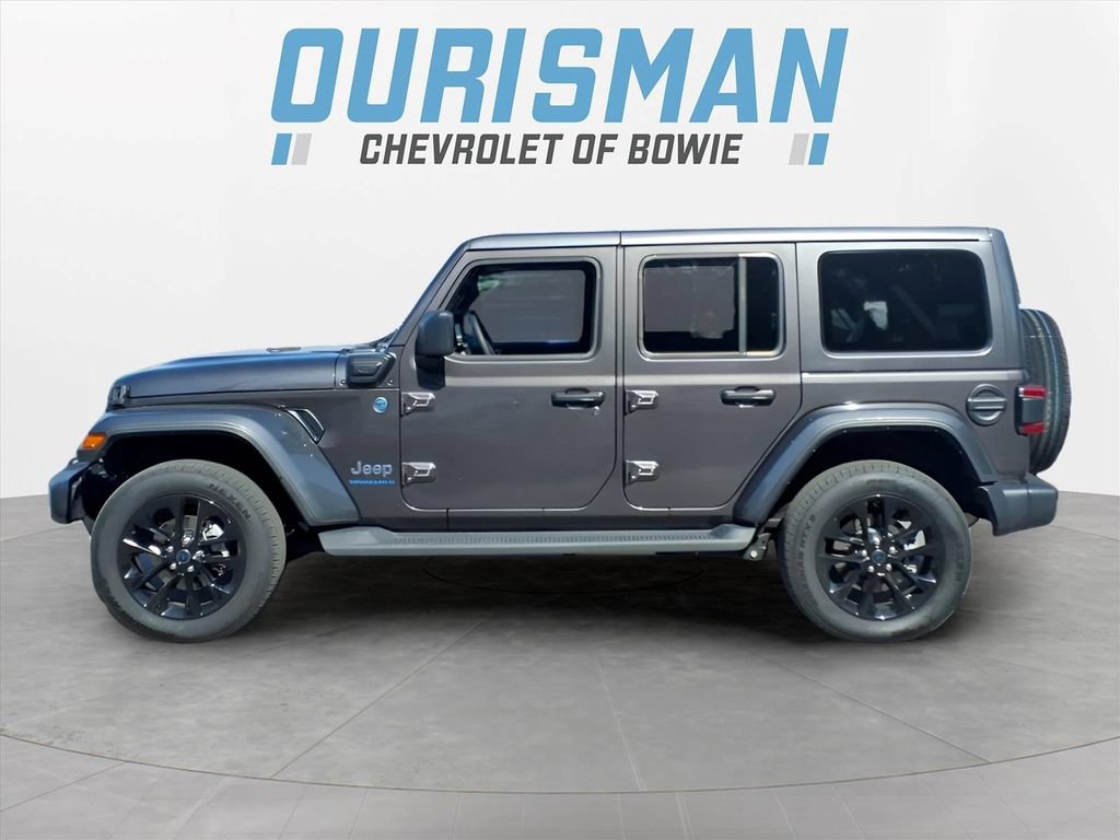 Used 2025 Jeep Wrangler Unlimited Sahara AWD/4WD image 4