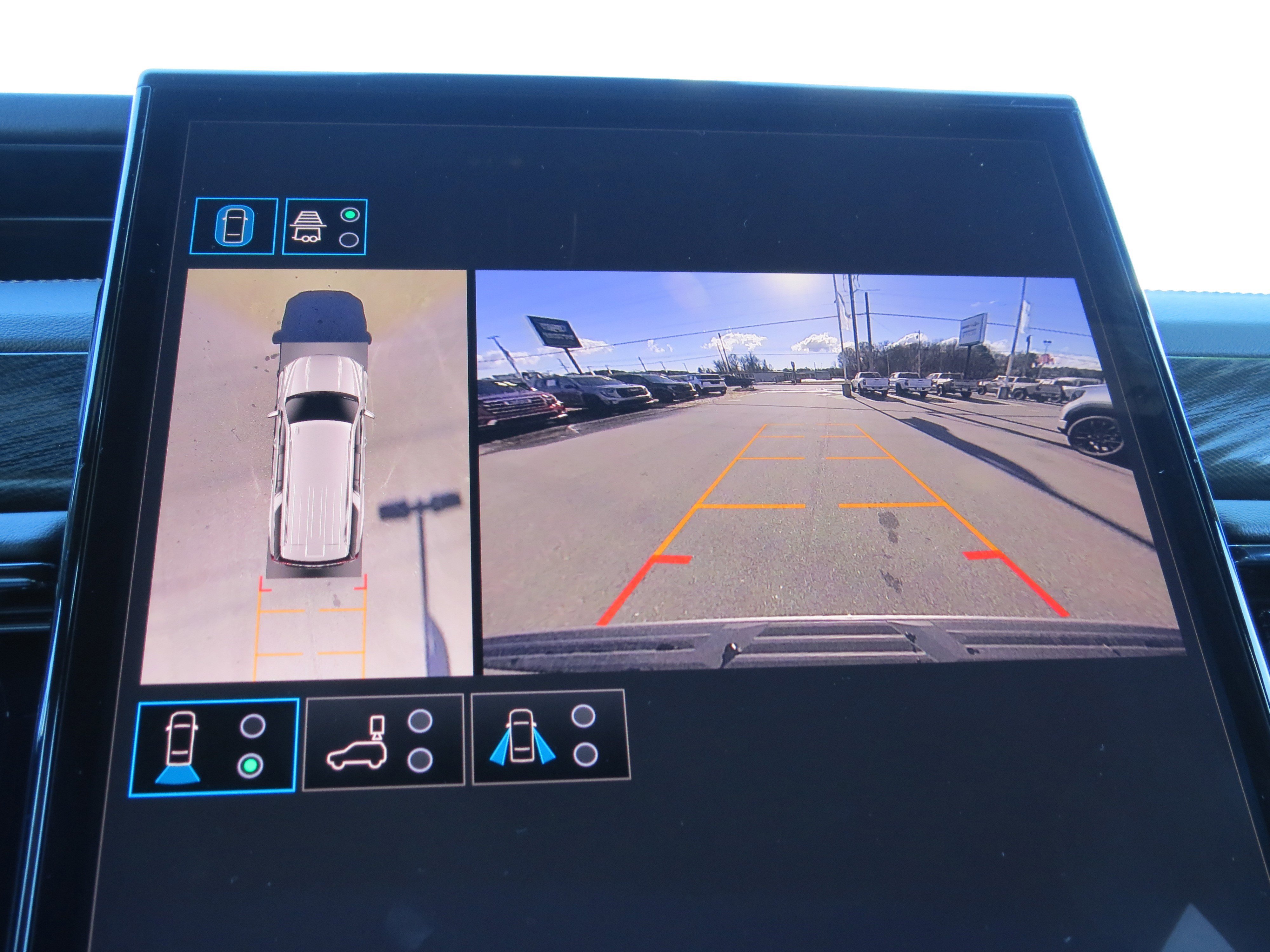 New 2026 GMC Yukon XL AT4 w/ AT4 Premium Package image 32