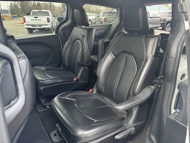 Used 2024 Chrysler Pacifica Limited FWD image 19