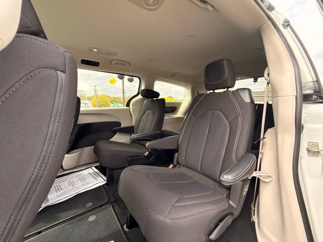 Used 2022 Chrysler Voyager LX FWD image 15