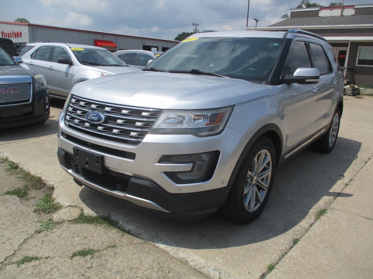 Used 2017 Ford Explorer Limited w/ Equipment Group 301A FWD image 2