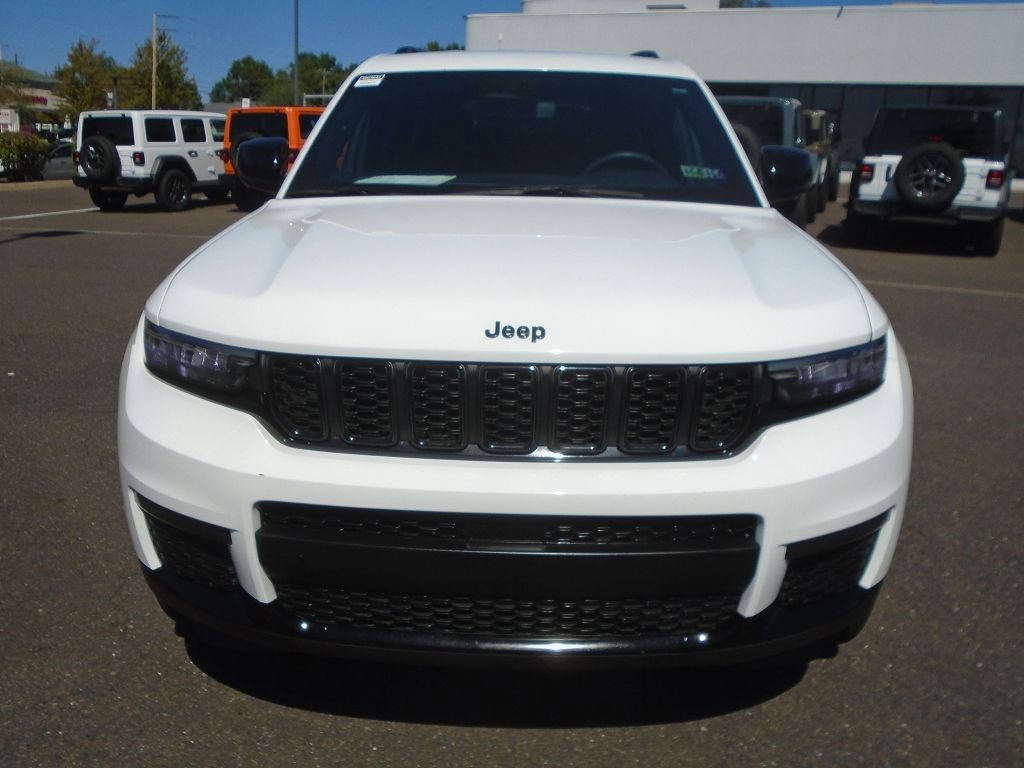 Certified 2023 Jeep Grand Cherokee L Laredo image 5