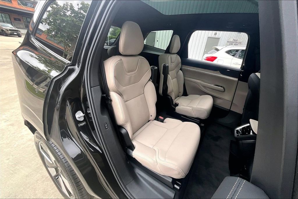 New 2026 Volvo EX90 Plus AWD/4WD image 16