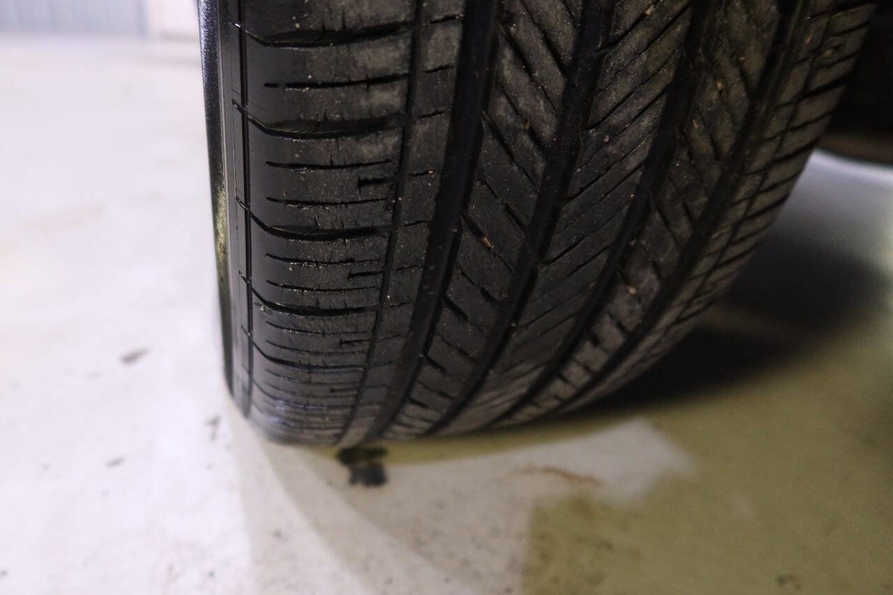 Used 2002 Ford Thunderbird Deluxe image 30