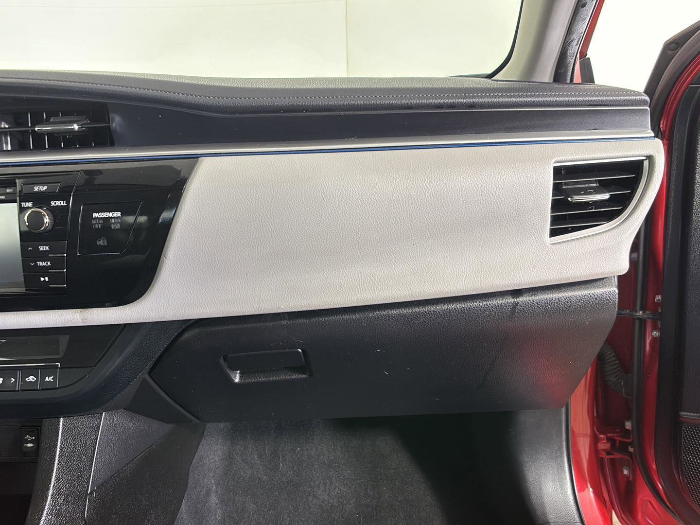 Used 2015 Toyota Corolla LE FWD image 24