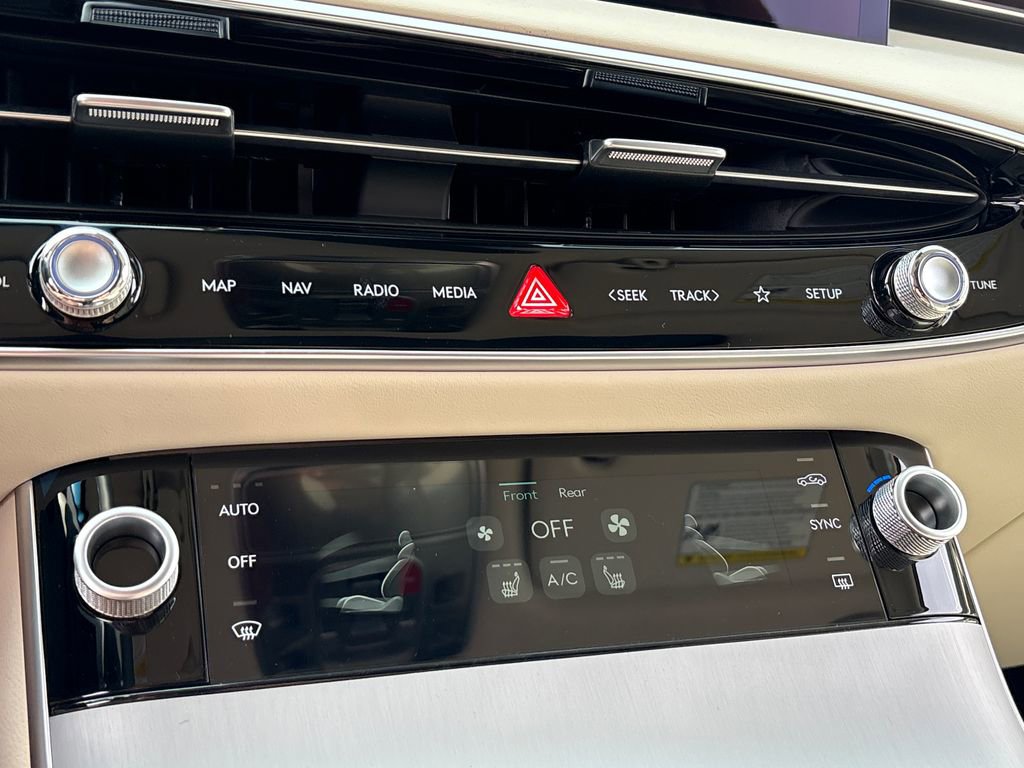 New 2026 Genesis GV70 2.5T Select image 18