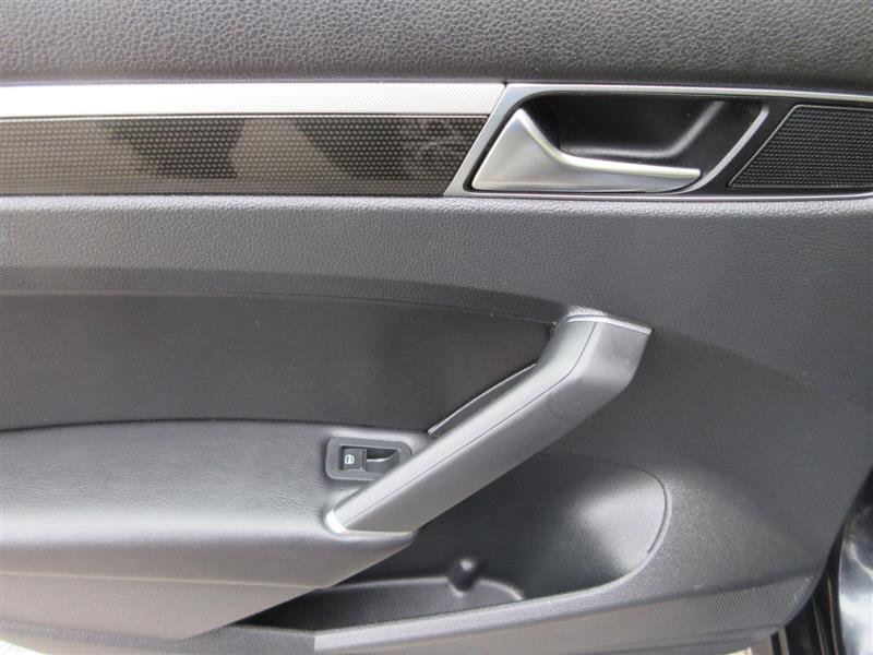 Used 2018 Volkswagen Passat 3.6 image 22