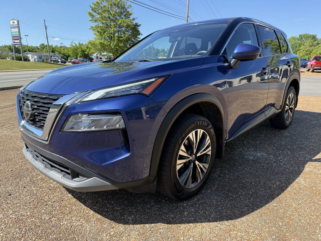 Used 2021 Nissan Rogue SV FWD image 1
