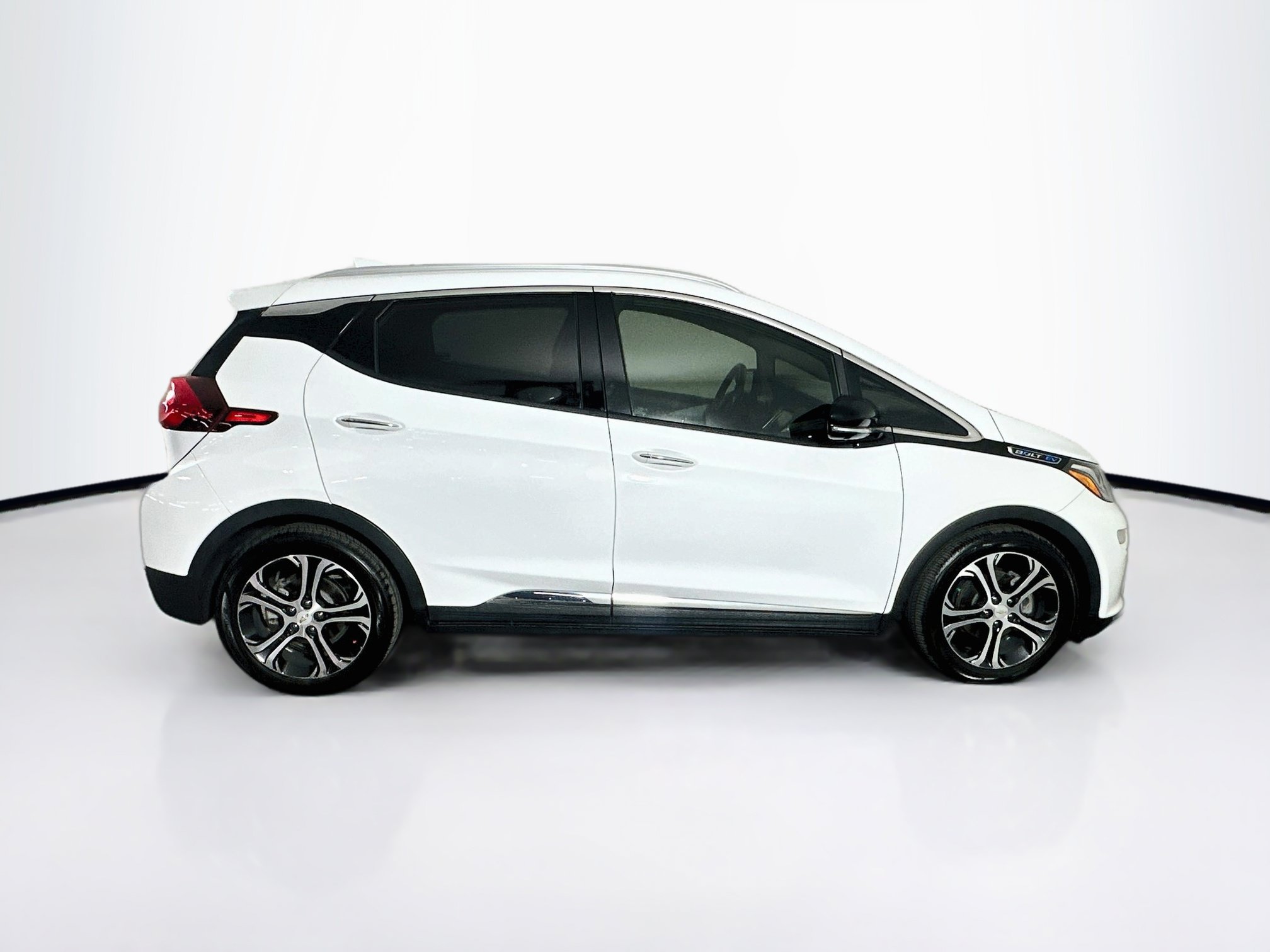 Used 2019 Chevrolet Bolt Premier w/ Infotainment Package FWD image 10