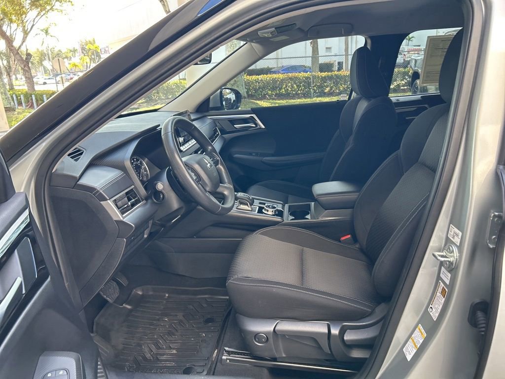 Used 2024 Mitsubishi Outlander ES image 5