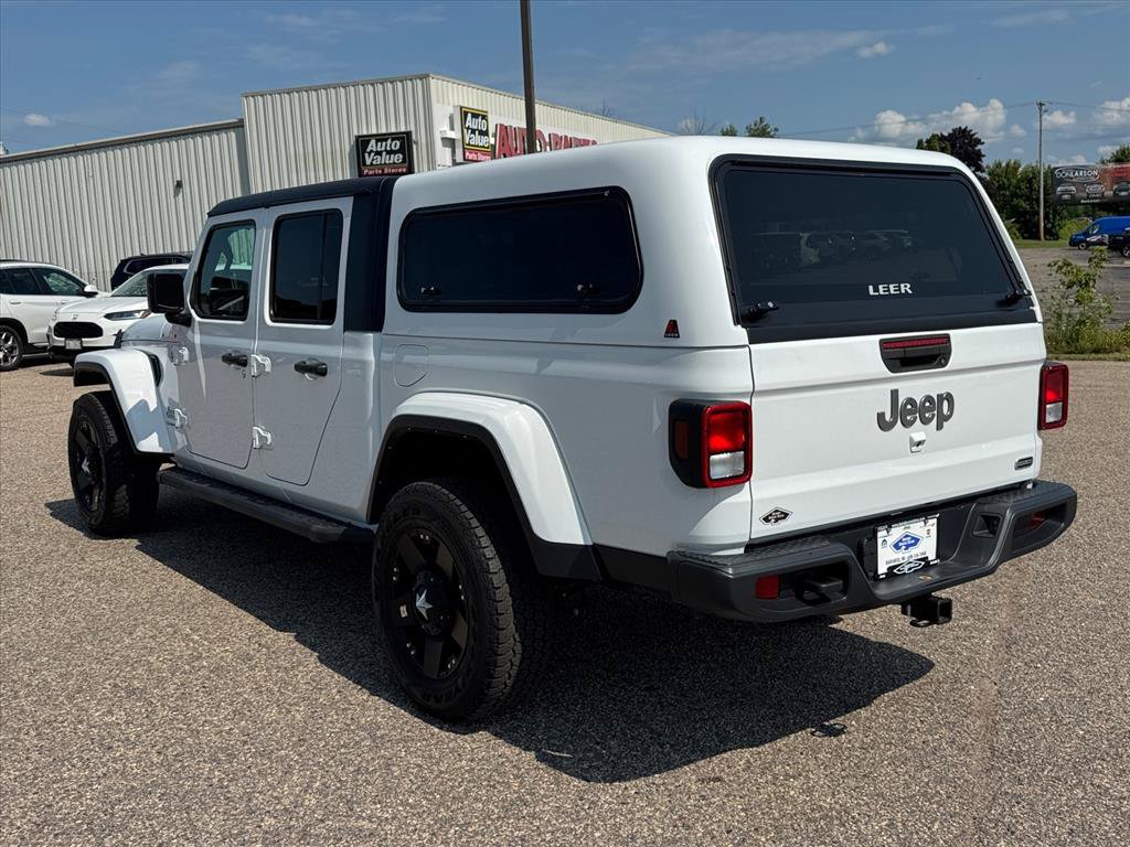 Used 2022 Jeep Gladiator Overland w/ Cold Weather Group AWD/4WD image 3