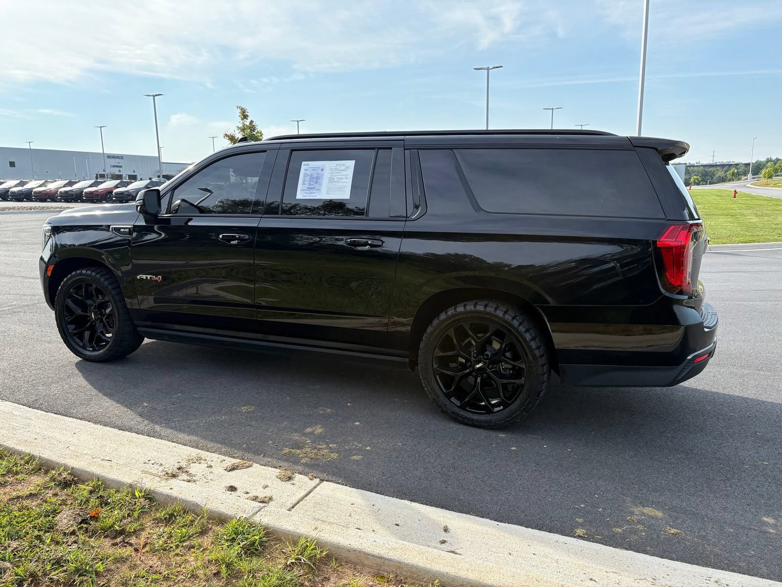 Used 2021 GMC Yukon XL AT4 w/ AT4 Premium Plus Package AWD/4WD image 5