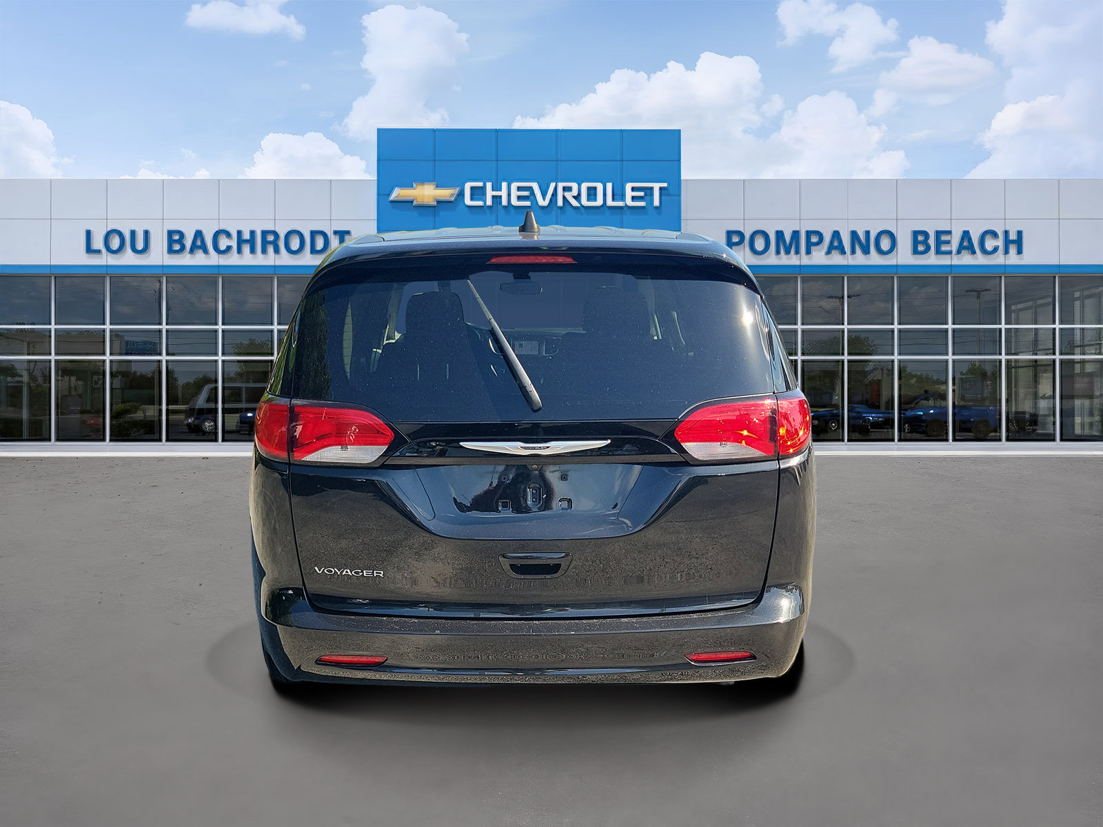 Used 2023 Chrysler Voyager LX FWD image 4