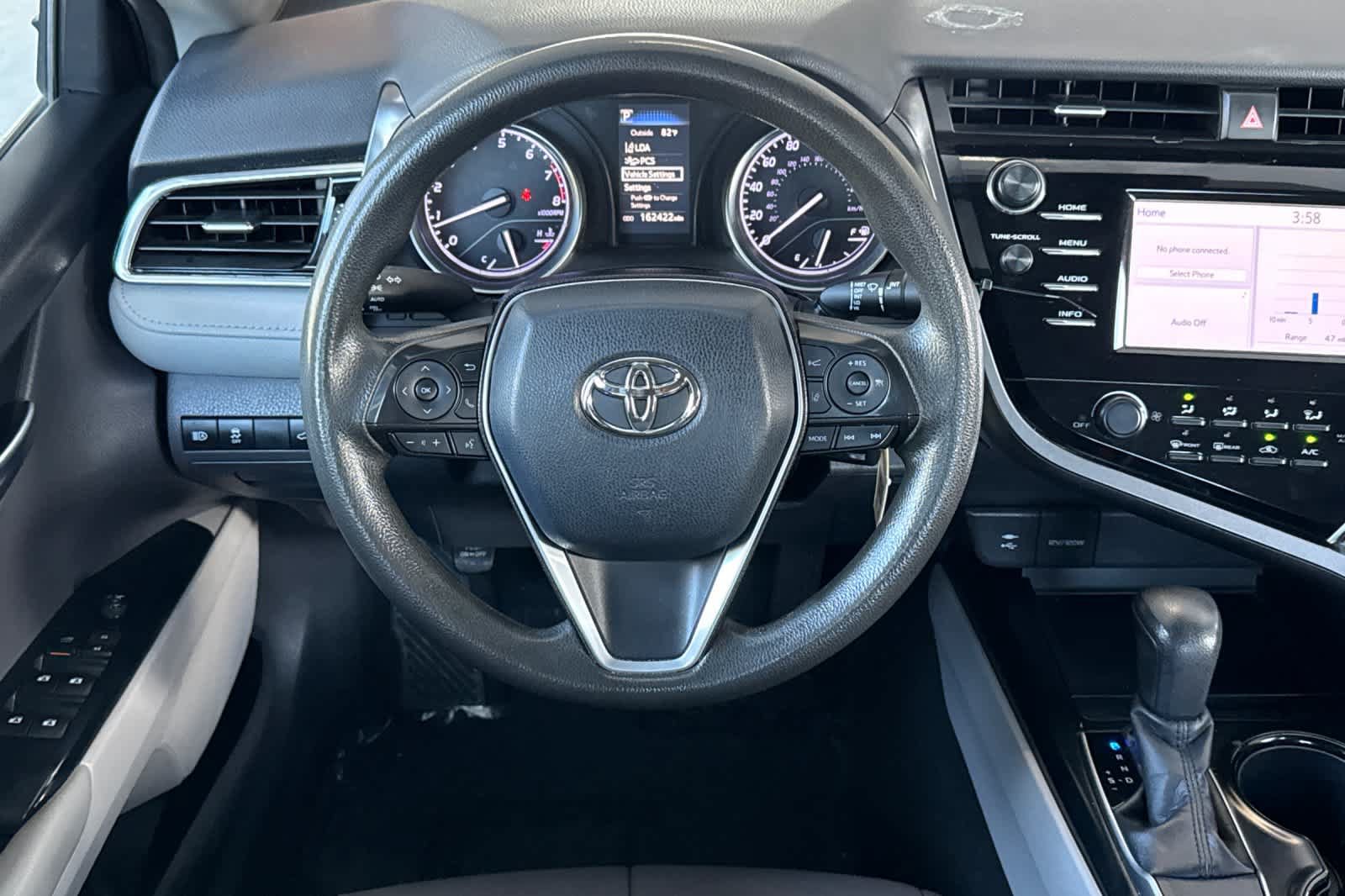 Used 2018 Toyota Camry LE FWD image 14