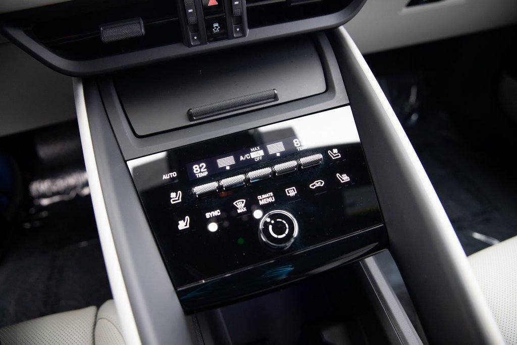 Certified 2025 Porsche Macan Electric RWD image 16