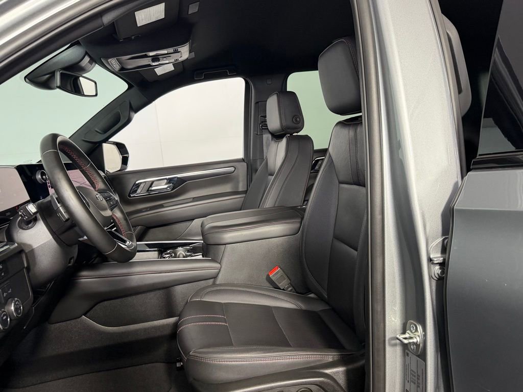 Used 2025 Chevrolet Suburban RST RWD image 20