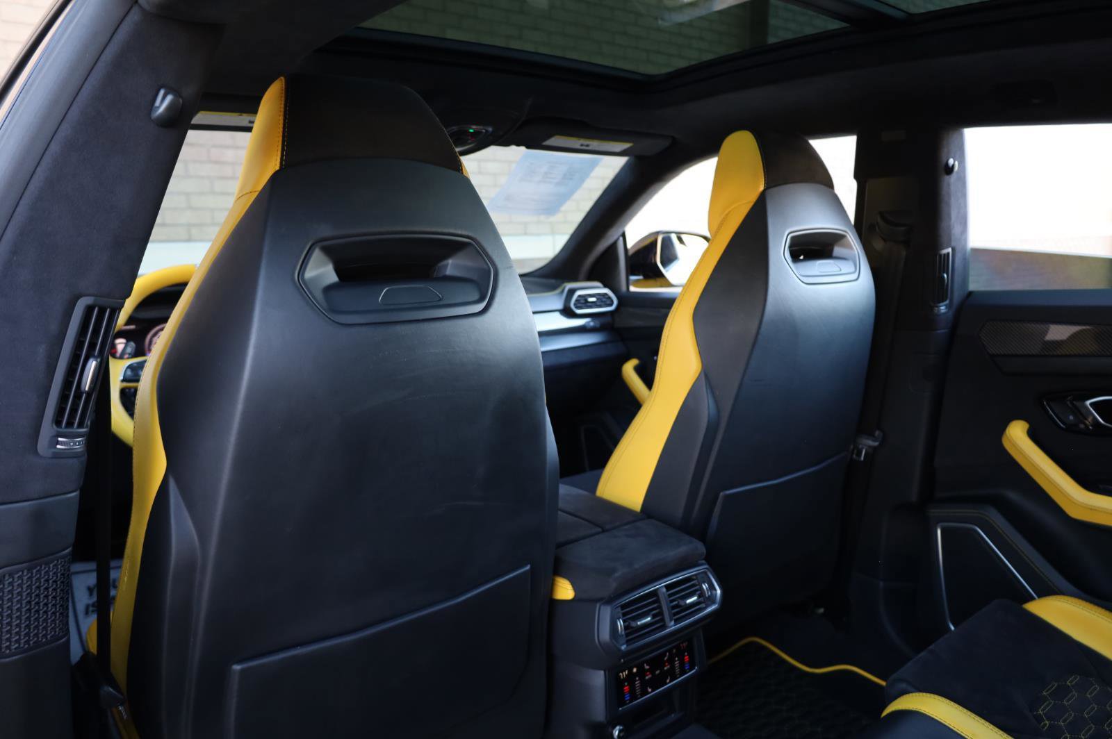 Used 2021 Lamborghini Urus AWD/4WD image 27