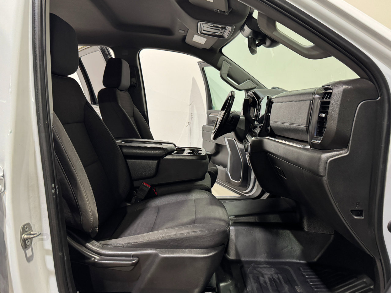 Used 2024 Chevrolet Silverado 3500 LT w/ Convenience Package image 14