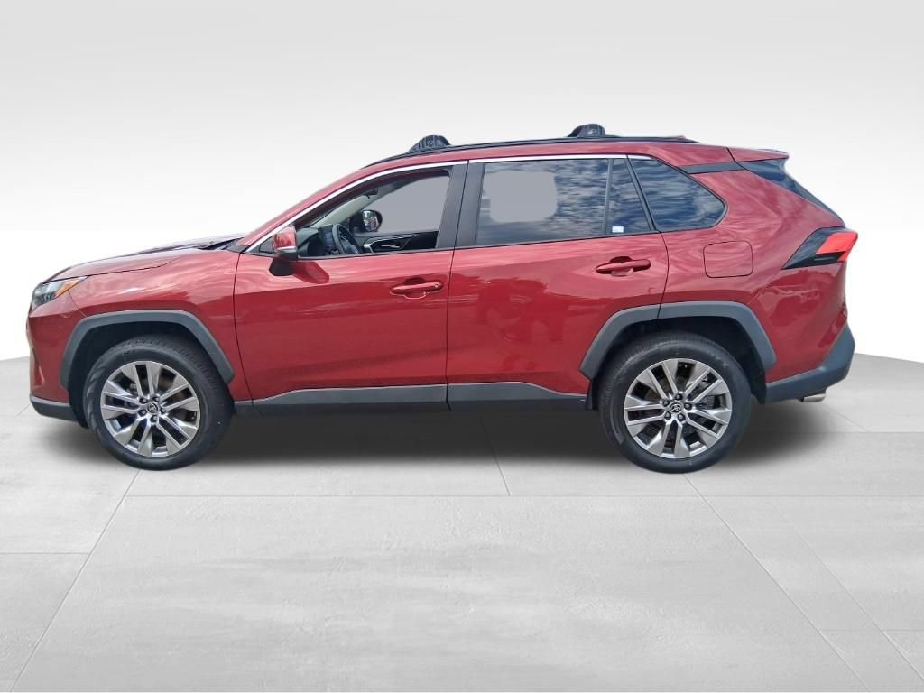 Used 2022 Toyota RAV4 XLE Premium AWD/4WD image 9