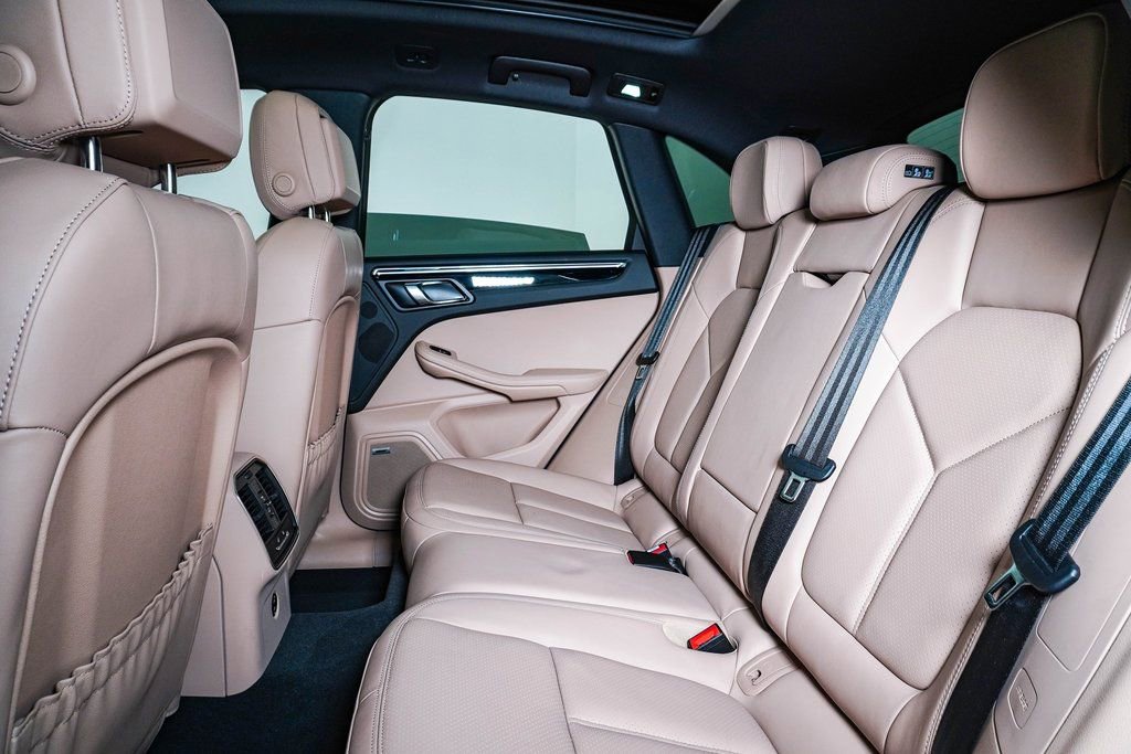 Certified 2025 Porsche Macan image 16