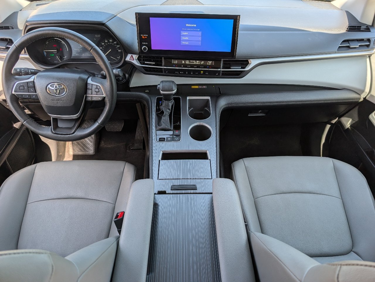 Used 2026 Toyota Sienna XLE FWD image 4