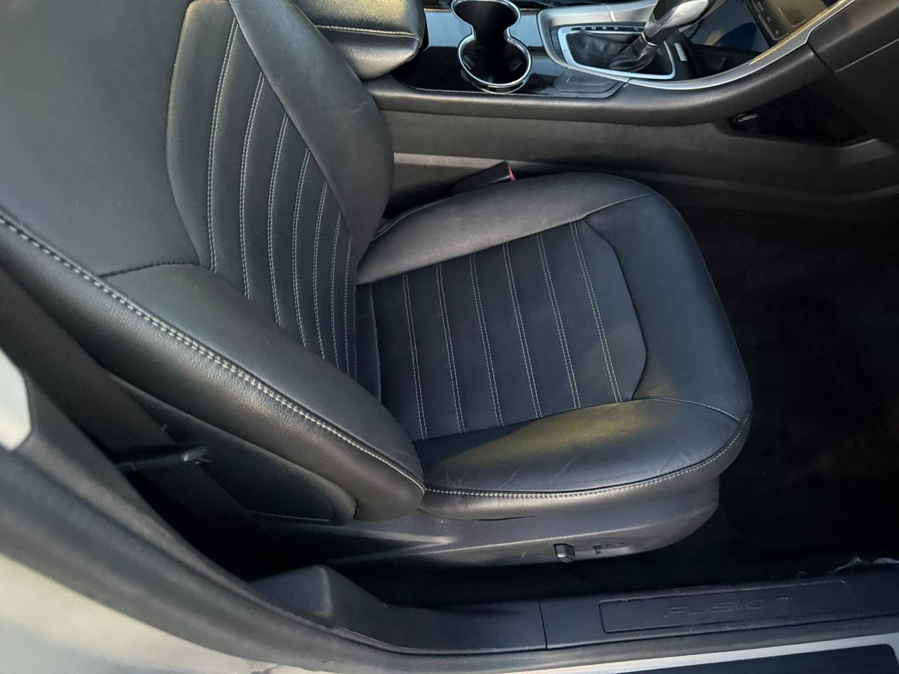 Used 2015 Ford Fusion SE w/ Equipment Group 202A image 16