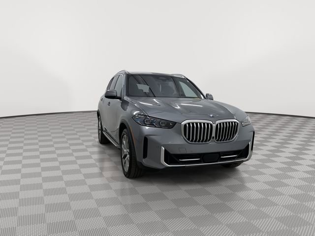 Used 2024 BMW X5 xDrive50e image 2
