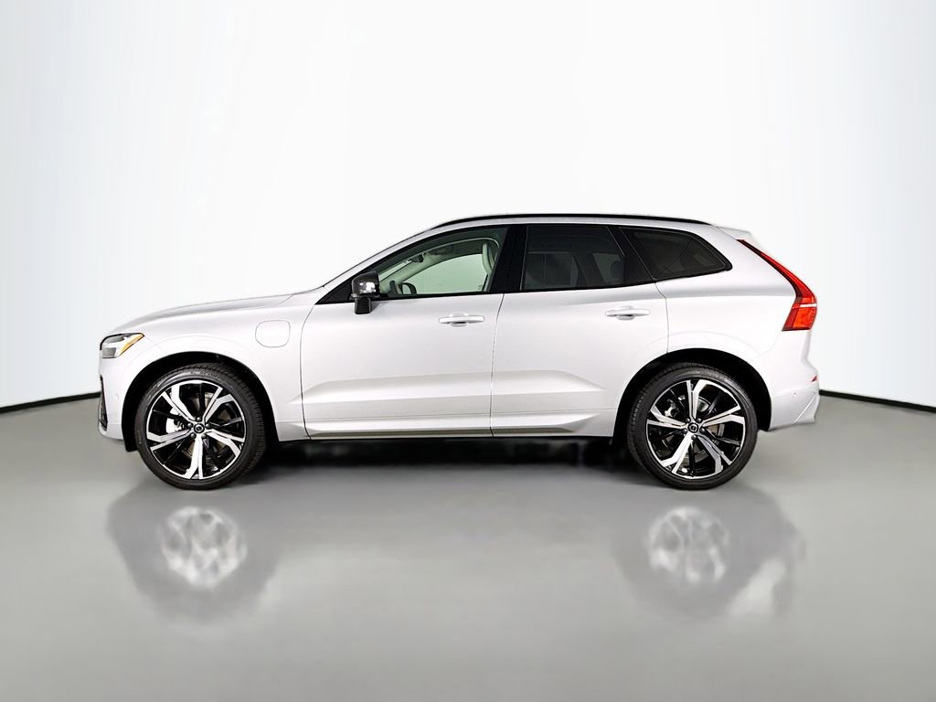 Certified 2025 Volvo XC60 T8 Ultra AWD/4WD image 4