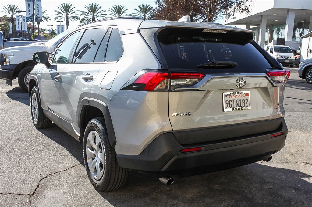 Used 2021 Toyota RAV4 LE image 9