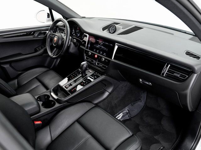 Certified 2025 Porsche Macan image 24