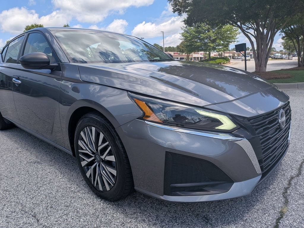 Used 2024 Nissan Altima 2.5 SV FWD image 10