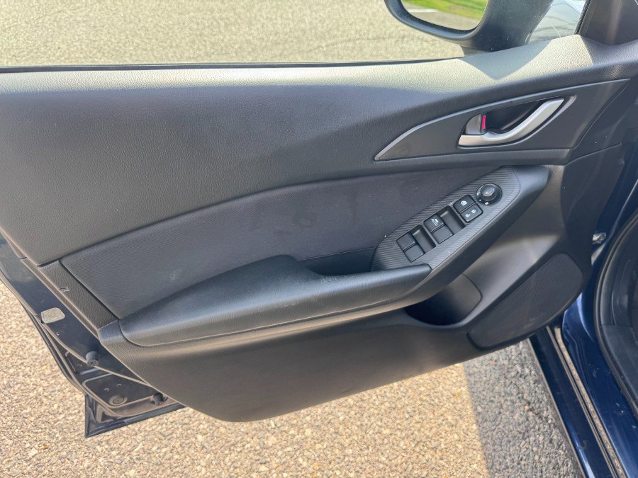 Used 2015 MAZDA MAZDA3 i SV FWD image 10