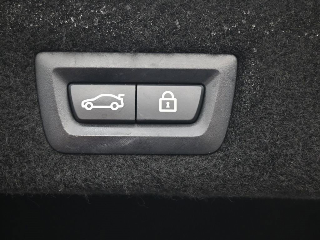 Used 2020 BMW 740i w/ Premium Package image 16