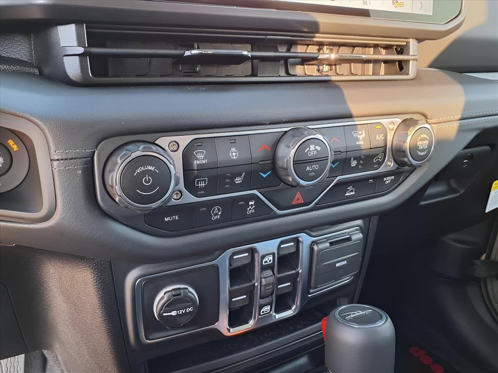 New 2025 Jeep Gladiator Sport image 16