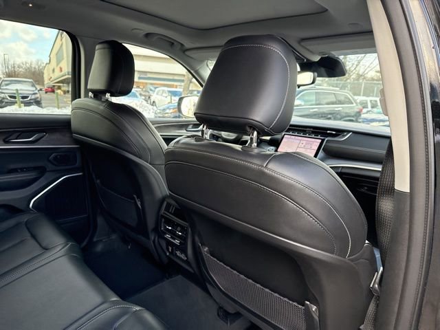 Used 2022 Jeep Grand Cherokee Limited image 23